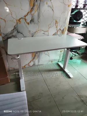 1.4 Meters Adjustable Computer Table