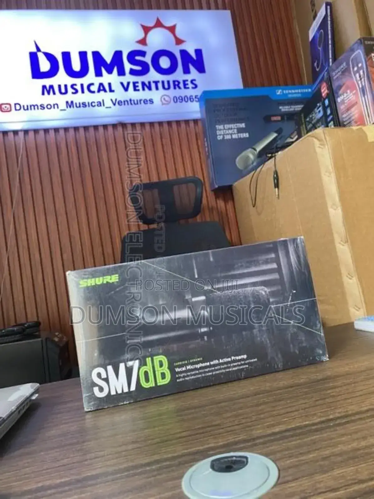 Shure Sm7db Dynamic Vocal Microphone With Built-in Preamp