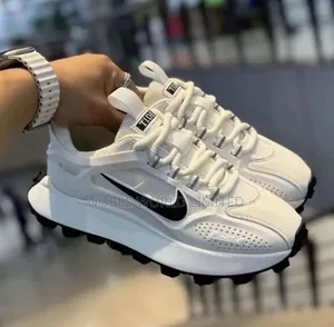 Nike Unisex Light Weight Sneakers Cw 7e