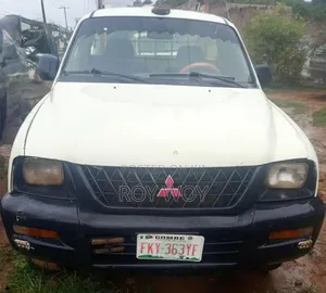 Mitsubishi L200 1993 Off white