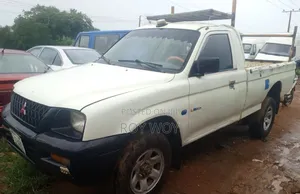 Mitsubishi L200 1993 Off white