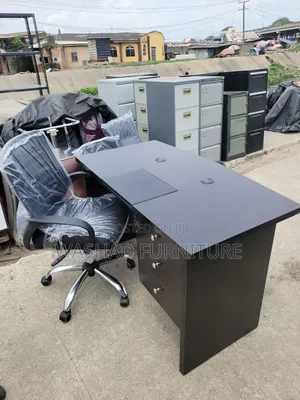 Ooffice Table and Chair