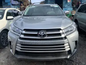 Toyota Highlander XLE 4dr SUV AWD (3.5L 6cyl 6A) 2015 Silver