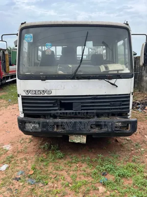 Volvo FLC Rigid Truck - 6 Tyre 6 Bolts