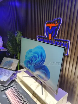 32" QHD Infini Gaming Monitor With High Quality Refresh Rate
