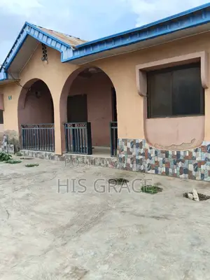 4bdrm Bungalow in Figbayemi, Iyanan, Alakia for sale