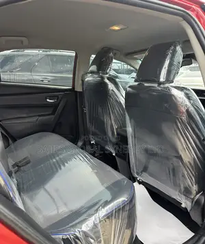 Toyota Corolla SE (1.8L 4cyl 6M) 2018 Red