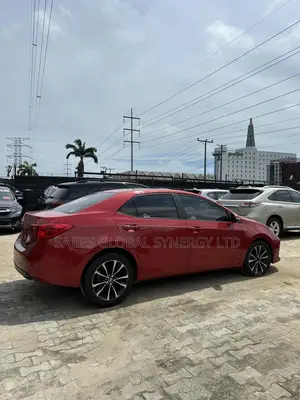 Toyota Corolla SE (1.8L 4cyl 6M) 2018 Red
