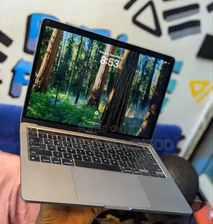 Laptop Apple MacBook Pro 2022 M2 8GB Apple M2 SSD 256GB