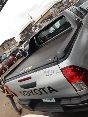 Manual Rolling Boot Cover With TRD Spoiler for Toyota Hilux New Model