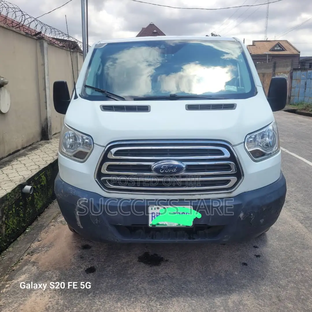 Ford E350 2018 White