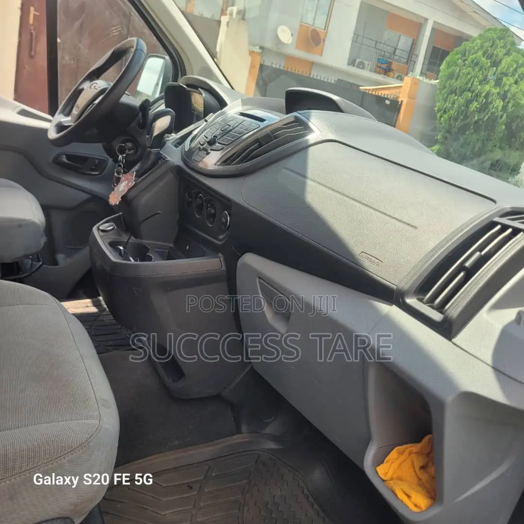 Ford E350 2018 White