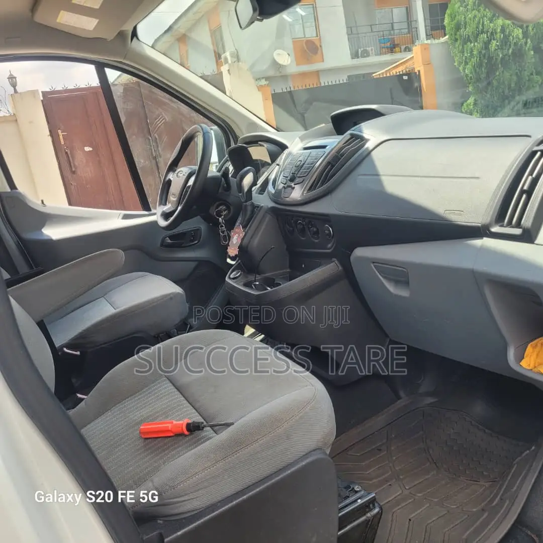 Ford E350 2018 White