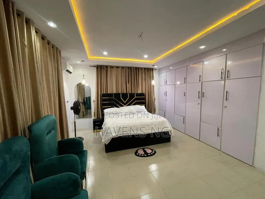 Luxury 4 Bedroom Apartment