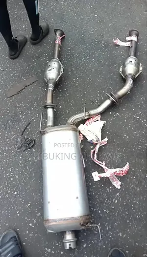 Lexus Lx570 Center Catalytic Exhaust Pot.