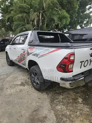 Toyota Hilux 2024 White