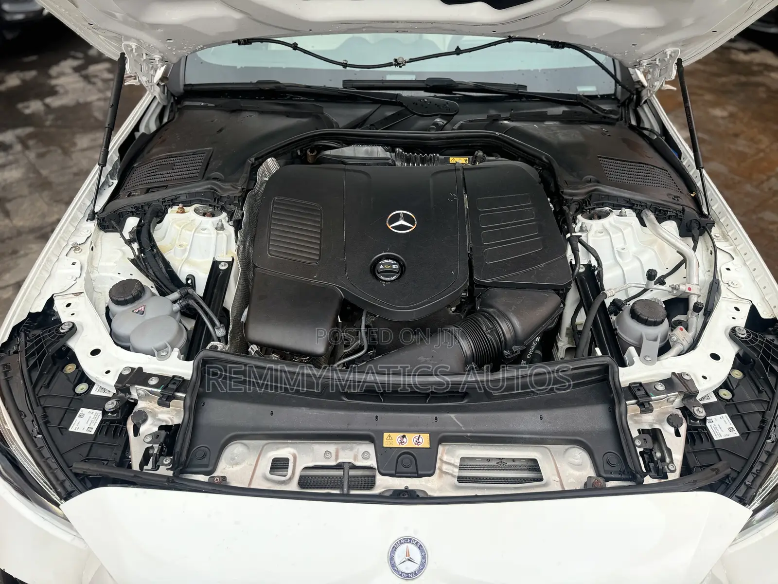 Mercedes-Benz C300 2023 White