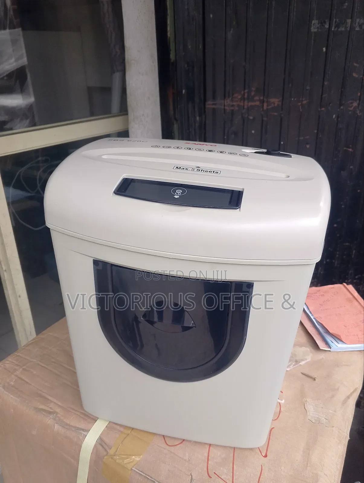 Sanyo SBS 620c Paper and Cd Shredder