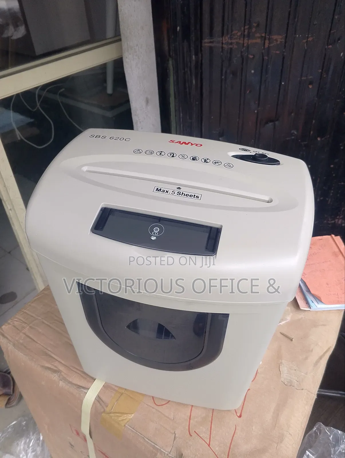 Sanyo SBS 620c Paper and Cd Shredder