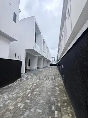 3bdrm Duplex in Ikota for sale