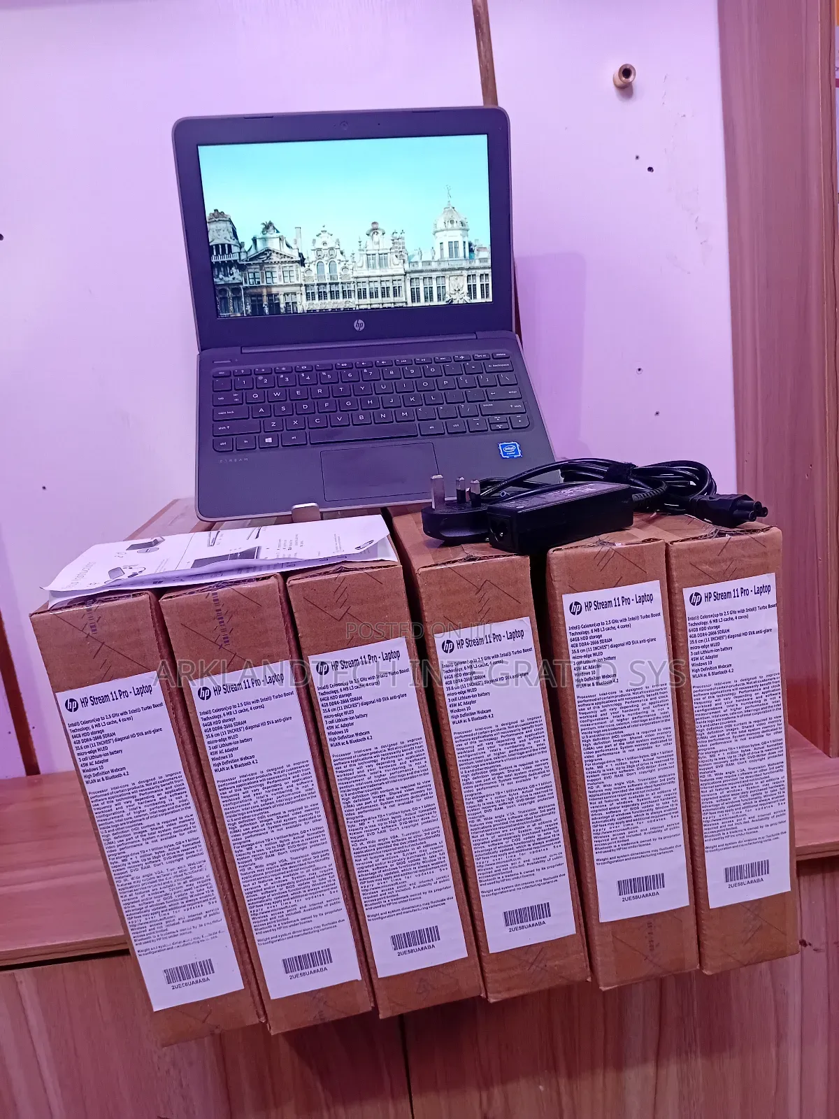 New Laptop HP Stream 11 4GB Intel Celeron SSD 60GB