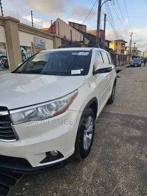 Toyota Highlander LE 4dr SUV AWD (3.5L 6cyl 6A) 2015 White