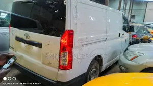 Toyota HiAce 2012 White
