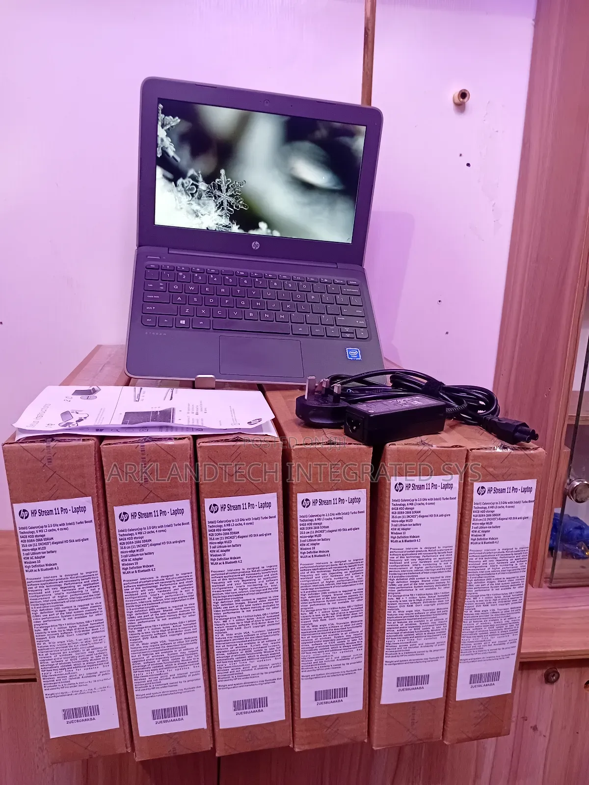 New Laptop HP Stream 11 4GB Intel Celeron SSD 40GB