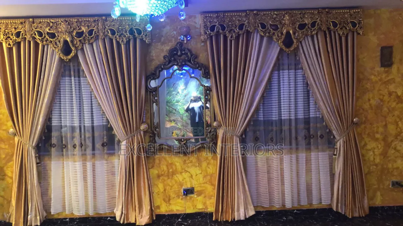Antique Royal Board Curtain