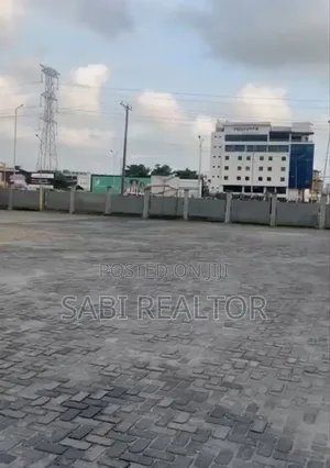 Mixed-Used 1300sqm Land at Lekki-Epe Express Road Is Up for Sale