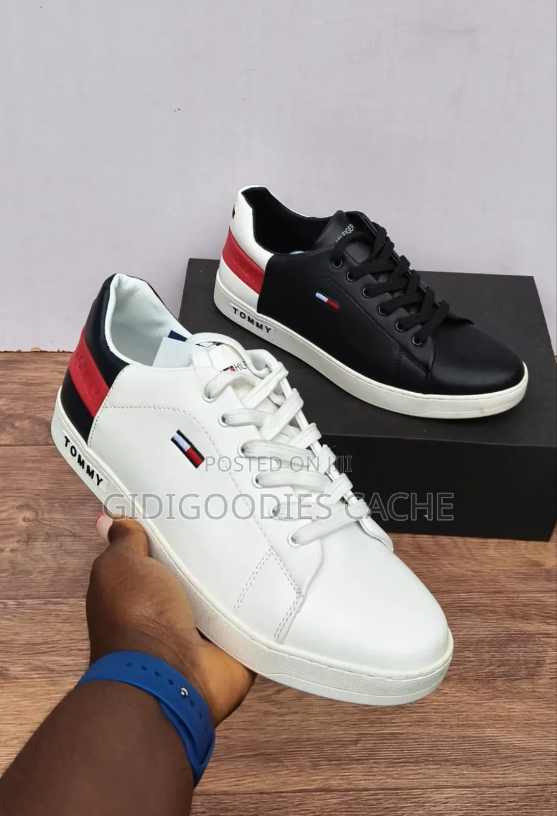 Tommy Lace-Up Sneakers