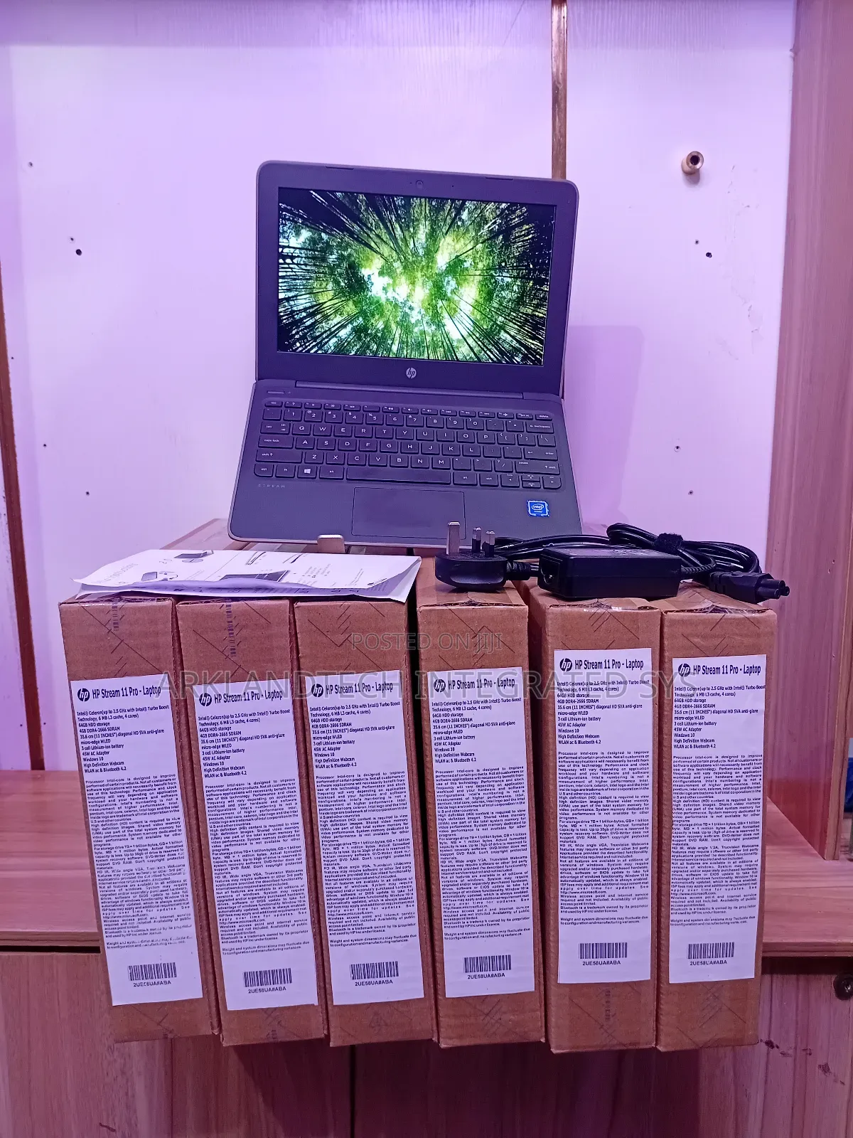 New Laptop HP Stream 14 4GB Intel Celeron SSD 32GB