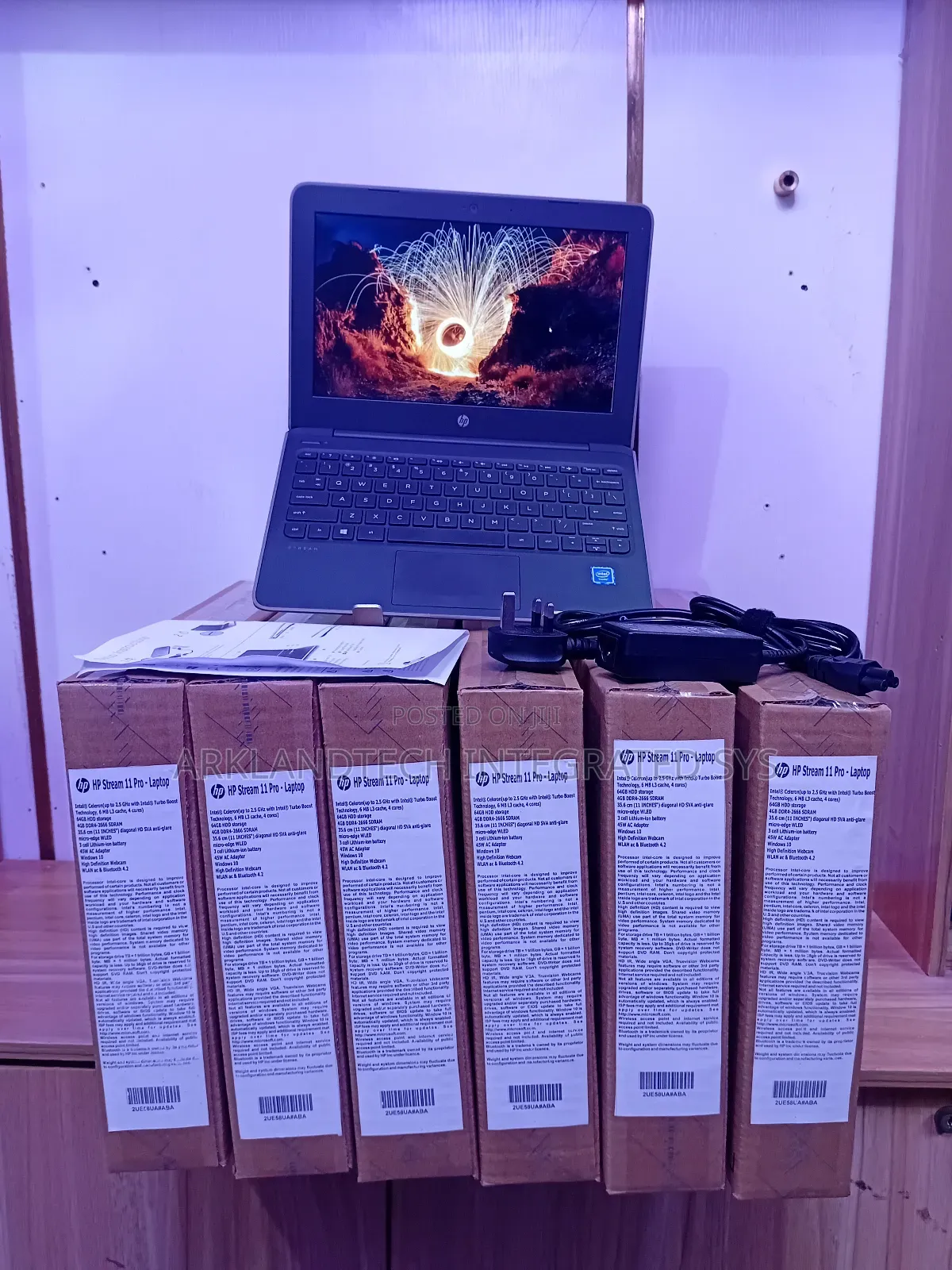 New Laptop HP Stream 14 4GB Intel Celeron SSD 72GB