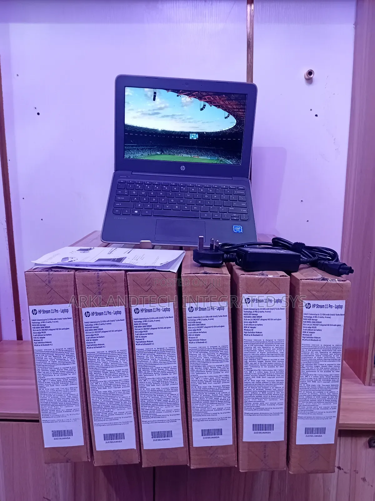New Laptop HP Stream 14 4GB Intel Celeron SSD 72GB