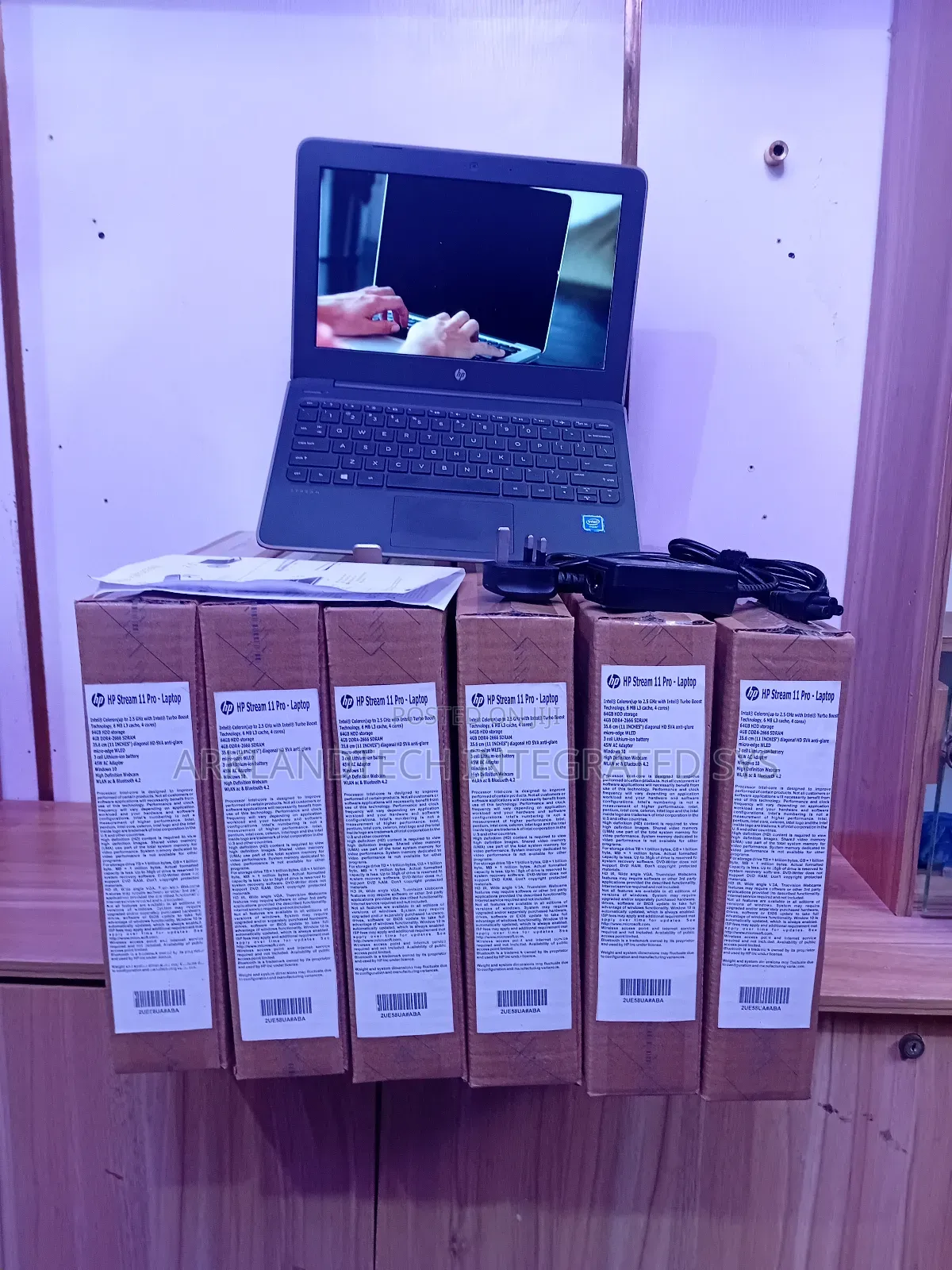New Laptop HP Stream 14 Pro G3 4GB Intel Celeron SSD 48GB