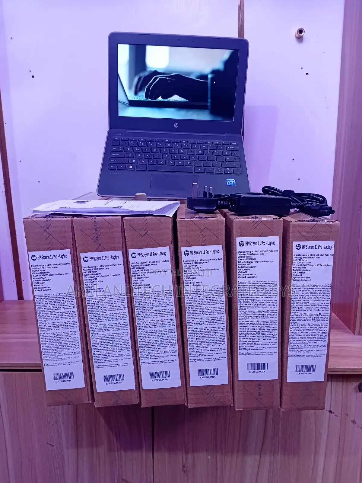 New Laptop HP Stream 14 Pro G3 4GB Intel Celeron SSD 60GB