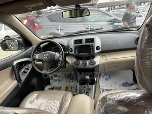 Toyota RAV4 2010