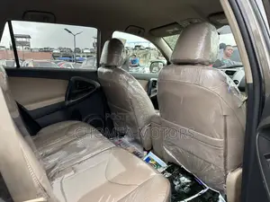 Toyota RAV4 2010