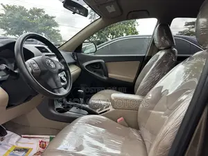 Toyota RAV4 2010