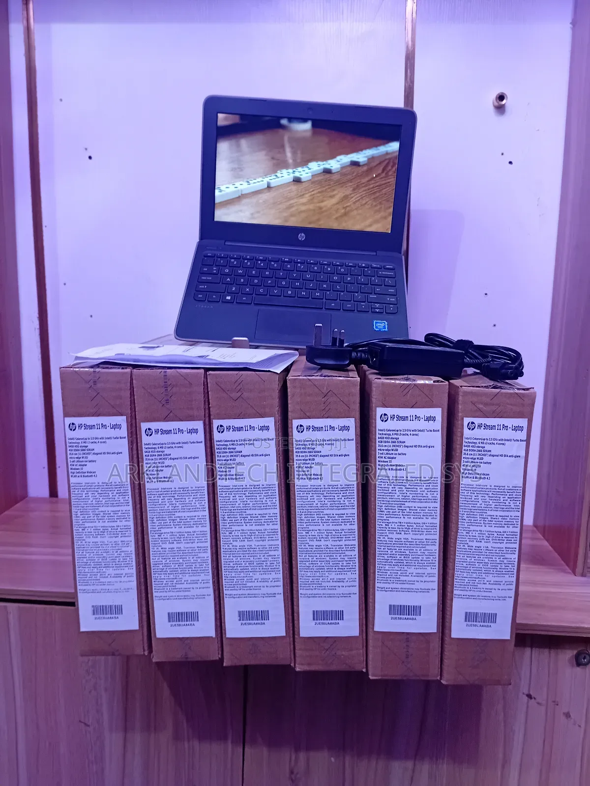New Laptop HP Stream 14-cb130nr 4GB Intel Celeron SSD 72GB