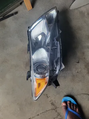 Toyota Venza Headlamp Left Side Neat 2010 Model