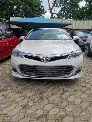 Toyota Avalon XLE Sedar FWD (3.5L 6cyl 6A) 2013 White