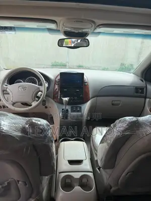 Toyota Sienna XLE FWD 2006 White