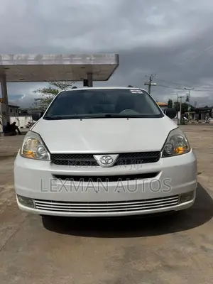 Toyota Sienna XLE FWD 2006 White