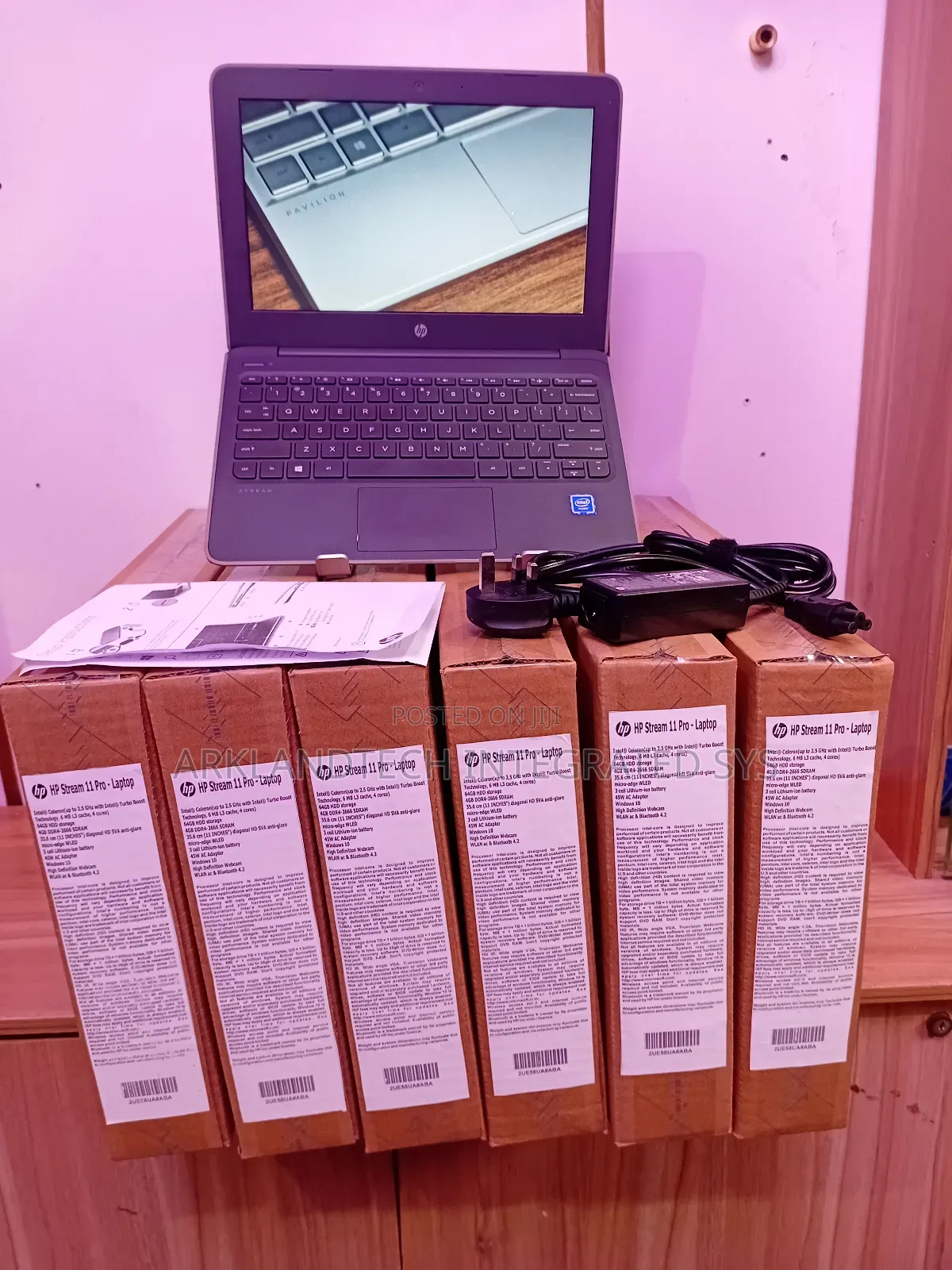 New Laptop HP Mini 311 4GB Intel Celeron SSD 72GB