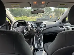 Hyundai Elantra SE 4dr Sedan (1.8L 4cyl 6M) 2015 Brown