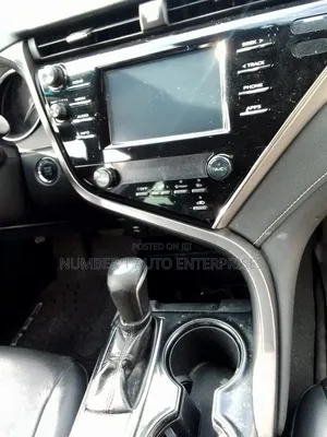 Toyota Camry SE FWD (2.5L 4cyl 8AM) 2018 Green