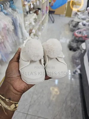 LCW Steps Pom-Pom Detailed Baby Girls' Pre-Walking Shoes