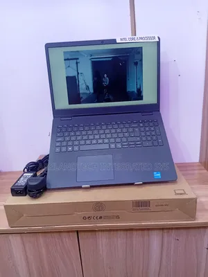 New Laptop Dell Vostro 15 3000 8GB Intel Core I5 SSD 512GB