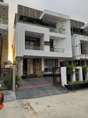 Furnished 5bdrm Duplex in Chevron for sale